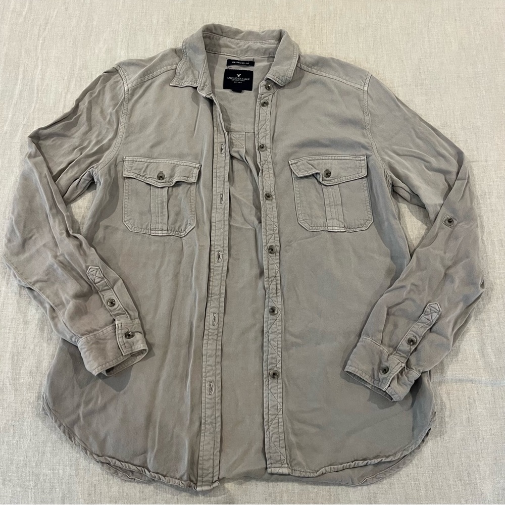 American Eagle Button Up